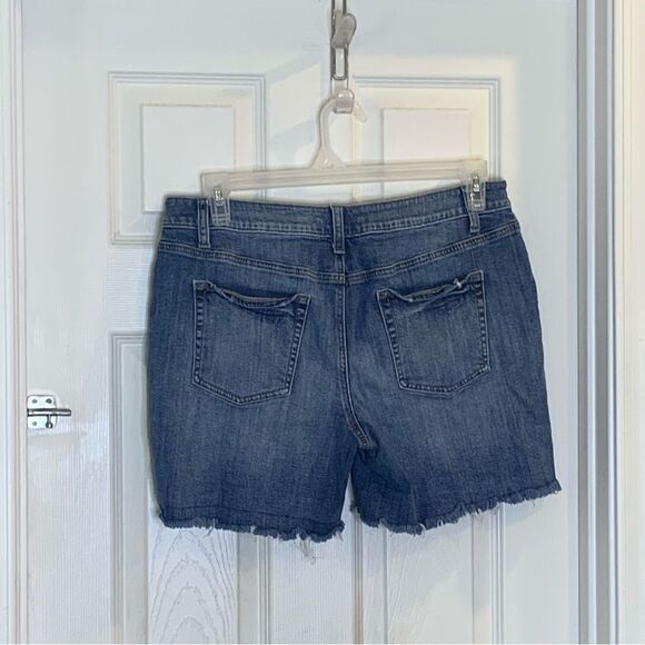 Maurice’s Distressed Button Fly Jean Shorts Size 14 - Picture 4 of 9